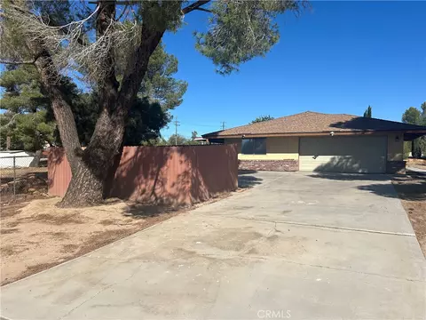 Exterior - 19430 Tomahawk Rd, Apple Valley, CA 92307 photo 8 of 8