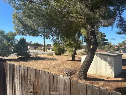 Exterior - 19430 Tomahawk Rd, Apple Valley, CA 92307 photo 3 of 8