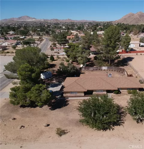 View/Area - 19430 Tomahawk Rd, Apple Valley, CA 92307 photo 7 of 9
