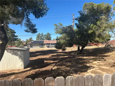 Exterior - 19430 Tomahawk Rd, Apple Valley, CA 92307 photo 4 of 8