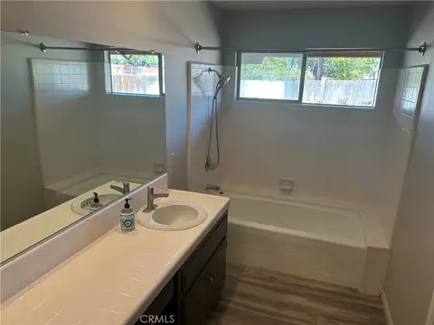 Bath - 19430 Tomahawk Rd, Apple Valley, CA 92307 photo 1 of 1