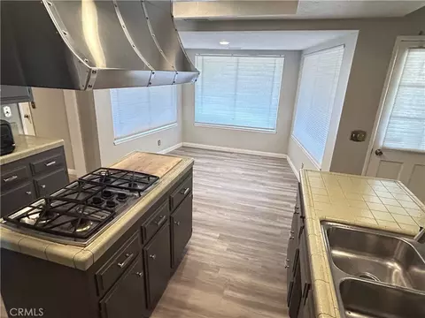 Kitchen - 19430 Tomahawk Rd, Apple Valley, CA 92307 photo 2 of 3