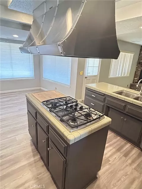 Kitchen - 19430 Tomahawk Rd, Apple Valley, CA 92307 photo 1 of 3