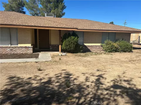 Exterior - 19430 Tomahawk Rd, Apple Valley, CA 92307 photo 6 of 8