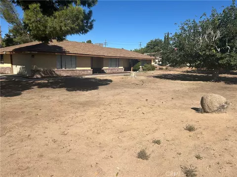 Exterior - 19430 Tomahawk Rd, Apple Valley, CA 92307 photo 7 of 8