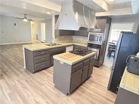 Kitchen - 19430 Tomahawk Rd, Apple Valley, CA 92307 photo 3 of 3