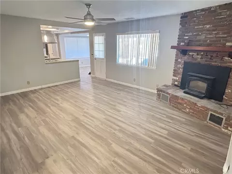 Living - 19430 Tomahawk Rd, Apple Valley, CA 92307 photo 2 of 3