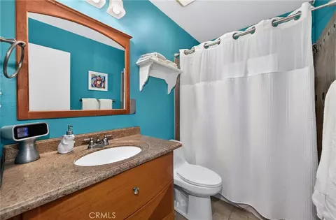 Bath - 1417 Berkeley Dr, Redlands, CA 92374 photo 2 of 2