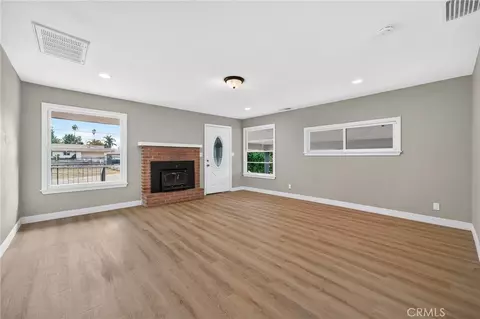 Living - 2050 E Oakland Ave, Hemet, CA 92544 photo 6 of 9