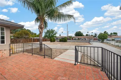 Exterior - 2050 E Oakland Ave, Hemet, CA 92544 photo 16 of 16