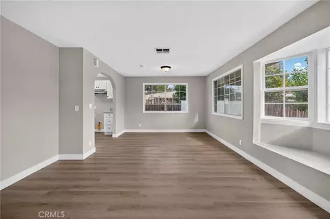 Living - 2050 E Oakland Ave, Hemet, CA 92544 photo 2 of 9