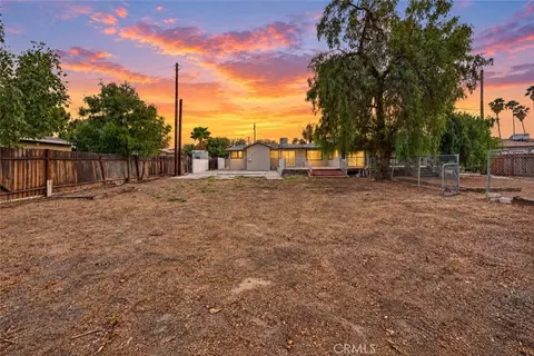 Exterior - 2050 E Oakland Ave, Hemet, CA 92544 photo 2 of 16
