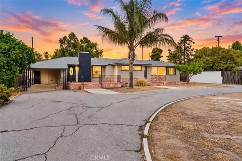 Exterior - 2050 E Oakland Ave, Hemet, CA 92544 photo 1 of 16