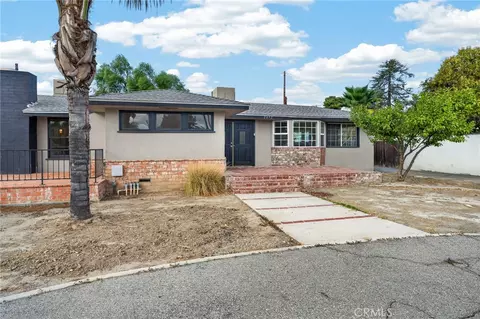 Exterior - 2050 E Oakland Ave, Hemet, CA 92544 photo 13 of 16