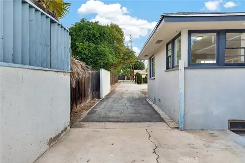 Exterior - 2050 E Oakland Ave, Hemet, CA 92544 photo 10 of 16