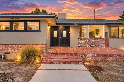 Exterior - 2050 E Oakland Ave, Hemet, CA 92544 photo 3 of 16
