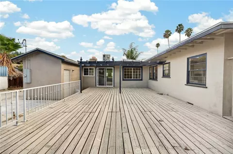 Exterior - 2050 E Oakland Ave, Hemet, CA 92544 photo 4 of 16