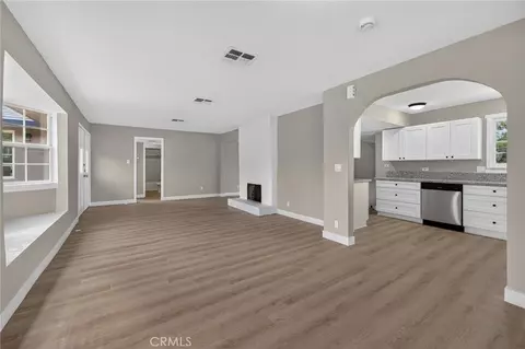 Living - 2050 E Oakland Ave, Hemet, CA 92544 photo 4 of 9