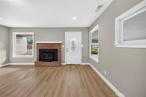 Living - 2050 E Oakland Ave, Hemet, CA 92544 photo 5 of 9