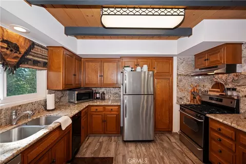 Kitchen - 230 Shasta, Lake Arrowhead, CA 92352 photo 3 of 4