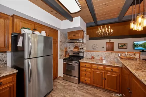 Kitchen - 230 Shasta, Lake Arrowhead, CA 92352 photo 4 of 4