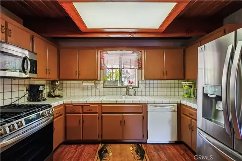Kitchen - 463 Delle Dr, Crestline, CA 92325 photo 1 of 2