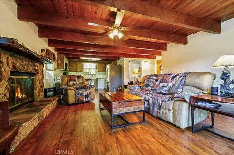 Living - 463 Delle Dr, Crestline, CA 92325 photo 4 of 5