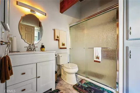 Bath - 463 Delle Dr, Crestline, CA 92325 photo 1 of 2