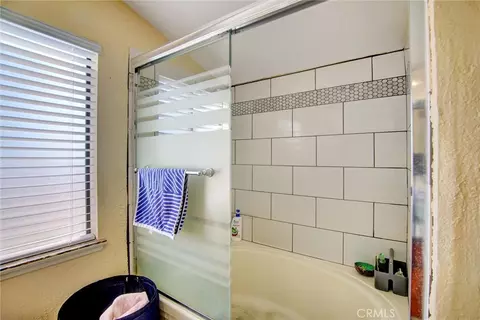 Bath - 6560 Hemingway, Riverside, CA 92506 photo 3 of 4