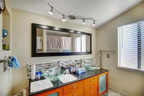 Bath - 6560 Hemingway, Riverside, CA 92506 photo 2 of 4