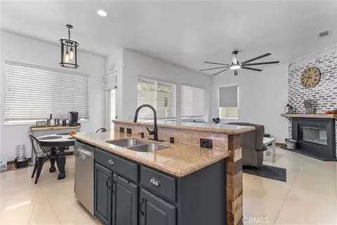 Kitchen - 720 Indigo, Beaumont, CA 92223 photo 4 of 5