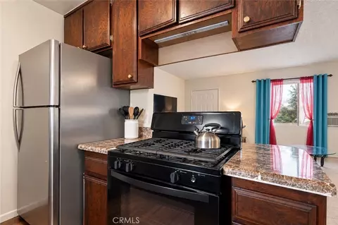 Kitchen - 17450 Sequoia, Hesperia, CA 92345 photo 2 of 3