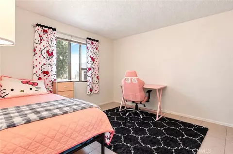 Bedroom - 17450 Sequoia, Hesperia, CA 92345 photo 1 of 4