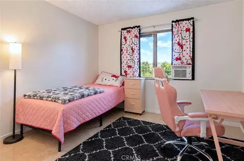 Bedroom - 17450 Sequoia, Hesperia, CA 92345 photo 2 of 4