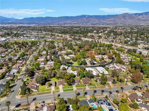 View/Area - 803 E Palm Ave, Redlands, CA 92374 photo 9 of 12