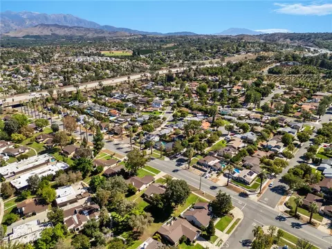 View/Area - 803 E Palm Ave, Redlands, CA 92374 photo 11 of 12