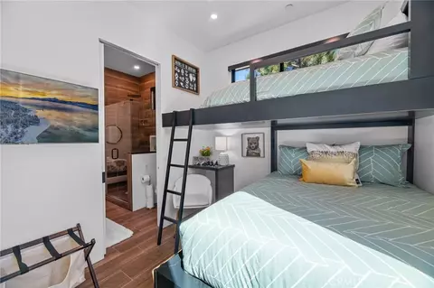 Bedroom - 807 Cameron Dr, Big Bear Lake, CA 92315 photo 5 of 13