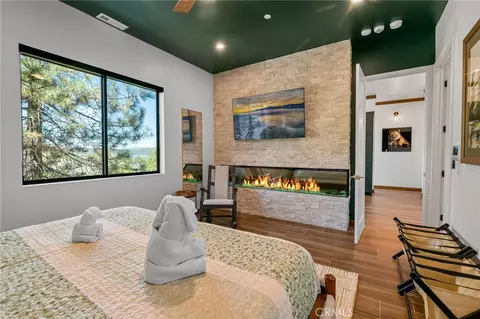Bedroom - 807 Cameron Dr, Big Bear Lake, CA 92315 photo 11 of 13