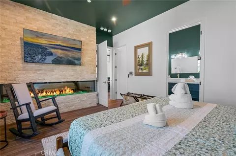 Bedroom - 807 Cameron Dr, Big Bear Lake, CA 92315 photo 10 of 13