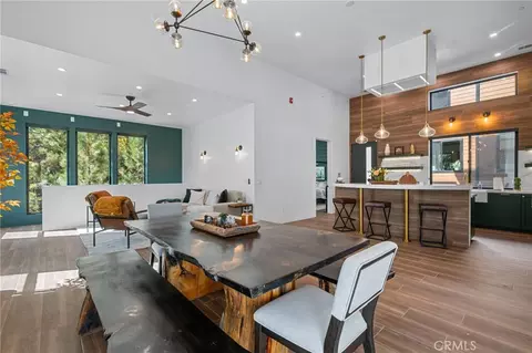 Dining - 807 Cameron Dr, Big Bear Lake, CA 92315 photo 2 of 6