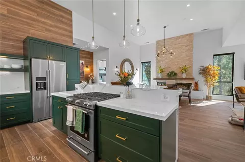 Kitchen - 807 Cameron Dr, Big Bear Lake, CA 92315 photo 1 of 7