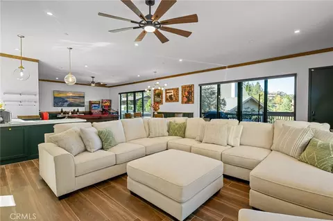 Living - 807 Cameron Dr, Big Bear Lake, CA 92315 photo 3 of 4