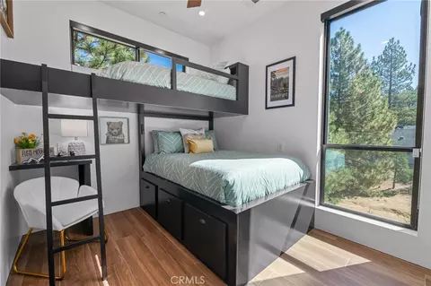 Bedroom - 807 Cameron Dr, Big Bear Lake, CA 92315 photo 4 of 13