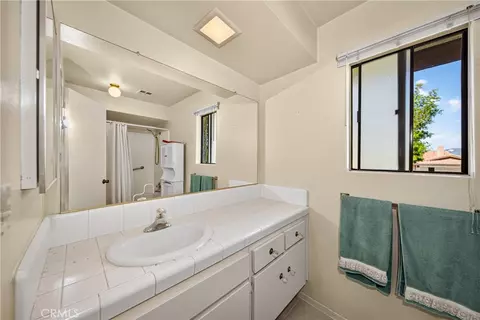 Bath - 1457 Bella Vis, Redlands, CA 92373 photo 1 of 2