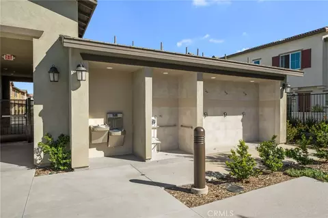 Exterior - 7149 Olive Grv, Riverside, CA 92507 photo 5 of 6