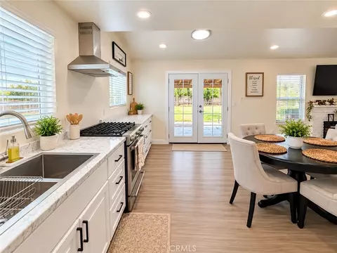 Kitchen - 9836 Bolton Ave, Riverside, CA 92503 photo 2 of 4
