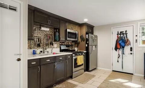 Kitchen - 42651 La Placida Ave, Big Bear Lake, CA 92315 photo 3 of 3