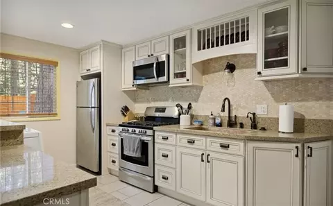 Kitchen - 42651 La Placida Ave, Big Bear Lake, CA 92315 photo 2 of 3