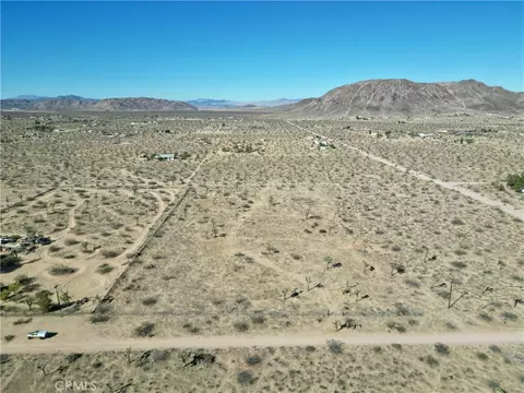 58807 Philippi, Landers, CA 92285 photo 2