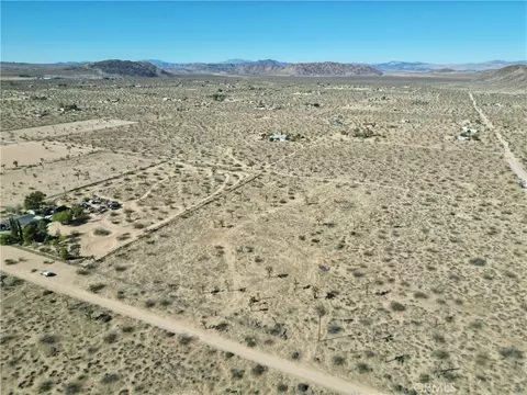 58807 Philippi, Landers, CA 92285 photo 3